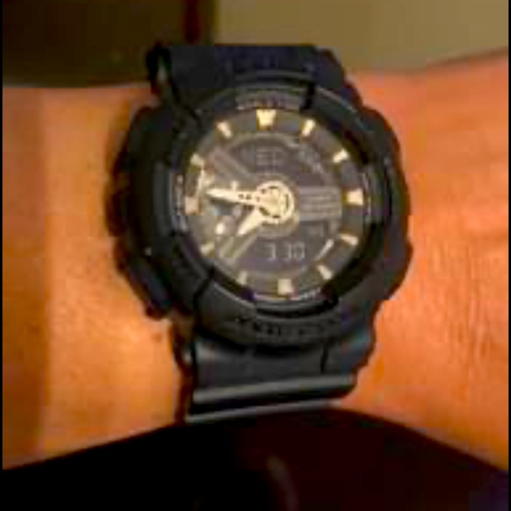 Baby G Shock Women’s Watch ❤️ Worn twice. Excellent condition.